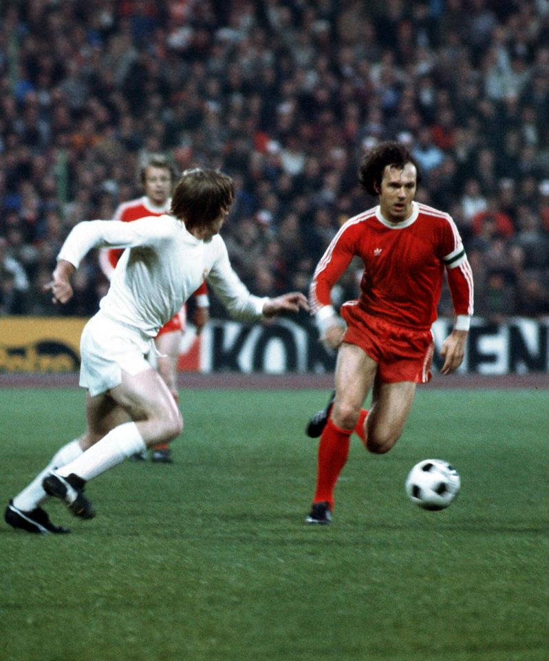 Beckenbauer em ação pela Liga dos Campeões de 1976. Foto: Bayern de Munique Brasil